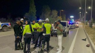 Karamanda üç aracın karıştığı kazada 2 kişi yaralandı