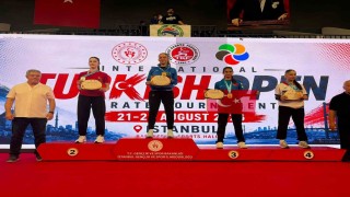 Karateci Naz Kayadereden altın madalya