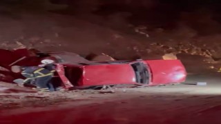 Karşıdan gelen araca yol vermek isterken 200 metrelik uçuruma yuvarlandı