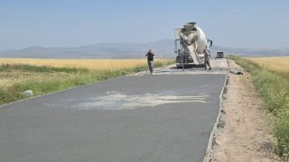 Karsta yol yatırımları hız kesmiyor: Asfalt, beton yol ve parke taşı çalışmaları sürüyor