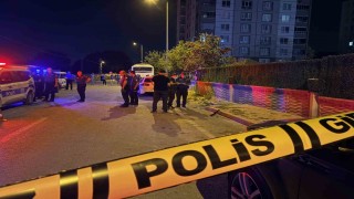 Kavgada kullanılan otomatik av tüfeğinden çıkan saçmalar otoparkta araçlarından inen çifti yaraladı: 2 yaralı