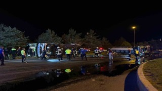 Kayseride feci kaza: Yolcu otobüsü ile yakıt tankeri taşıyan tır çarpıştı: Yaklaşık 30 yaralı