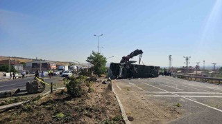 Kayseride yolcu otobüsünün devrildiği kazada 1 kişi hayatını kaybetti 24 kişi yaralandı