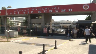 Kazada hayatını kaybeden polis memurunun cenazesi ailesi tarafından Adli Tıp Kurumundan alındı