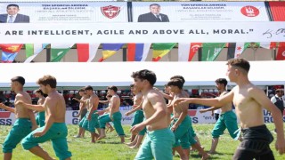 Keçiören 3. Büyük Geleneksel Karakucak Güreş Festivalinde pehlivanlar ödüllerine kavuştu