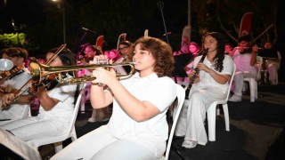Kemer Belediyesi Cumhuriyet Orkestrası sahne aldı