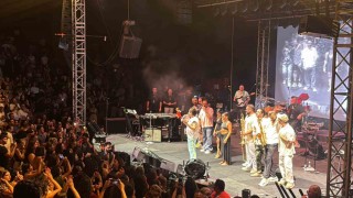 Kenan Doğulu Marmaris Amfiteatrda devleşti