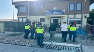 Kendilerini polis olarak tanıtan dolandırıcılar jandarmaya yakalandı