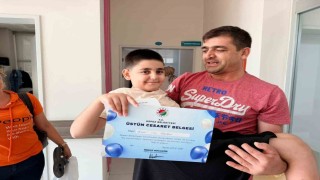 Kepezde sünnet olan çocuklara Üstün Cesaret Belgesi