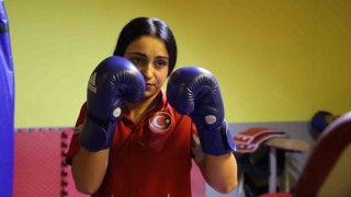 Kickboksa hobi olarak başladı, yıllar sonra şampiyon oldu