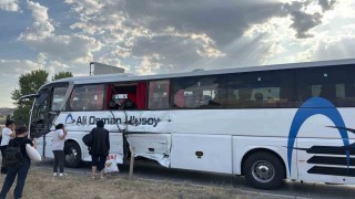 Kırıkkalede yolcu otobüsü ve iki tır kavşakta çarpıştı: 1 yaralı
