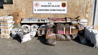 Kırşehirde tırda 12.5 TLlik gümrük kaçağı eşya ele geçirildi