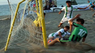 Kocaali sahilinde plaj futbolu heyecanı