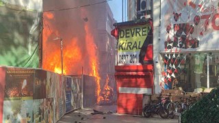 Kocaelide konteynerdeki yangın iki işletmeye sıçradı: Mahalleli sokağa döküldü