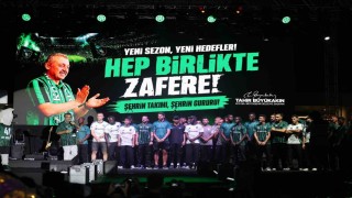 Kocaelispor yeni sezon öncesi gövde gösterisi yaptı: Metehan tanıtıldı, taraftar Burayla coştu
