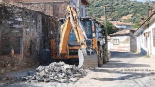 Koçarlıda yol yenileme çalışmaları sürüyor