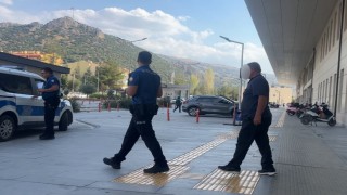 Komşular arasında araç park kavgası kanlı bitti: Baba oğul bıçaklandı