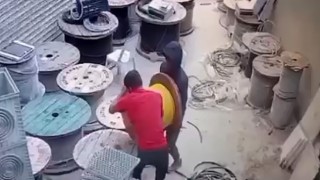 Konteynerlerden kablo vurgunu yaparken kameralara yakalanan suç makineleri tutuklandı
