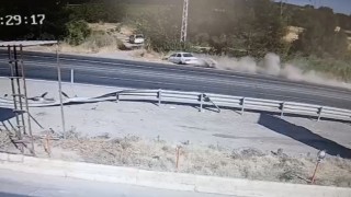 Kontrolden çıkan otomobil şarampole devrildi: 2 yaralı