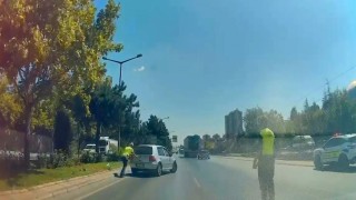 Konyada arızalanan araç için trafik ekipleri seferber oldu