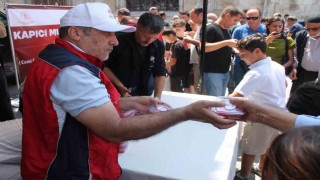 Konyada hayır şartı gereğince vatandaşlara karpuz ikramı yapıldı