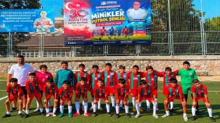 Körfezde vefat eden saha komiseri Sayarı anısına minikler futbol şenliği
