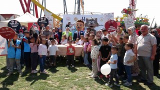 Koruyucu aileler ve çocuklar festivalde buluştu