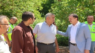 Köy yolundaki asfalt çalışmalarına yakın takip