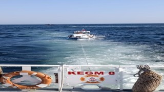 Küçükçekmecede makine arızası nedeniyle sürüklenen tekne kurtarıldı