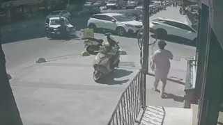 Küçükçekmecede motosiklet ile otomobil çarpıştı: 1 kişi yaralandı