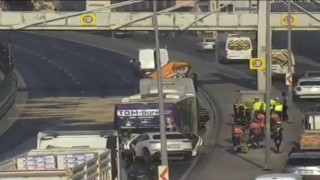 Küçükçekmecede otomobil, İETT otobüsüne çarptı: 3 ölü