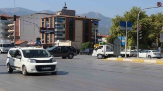 Kural tanımaz trafik magandaları kazaya davetiye çıkarıyor