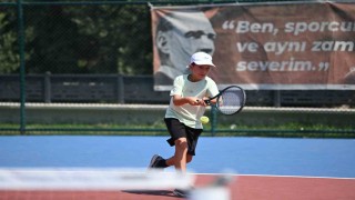 Kuşadası Tenis Kulübünde ulusal turnuva heyecanı yaşanmaya başladı