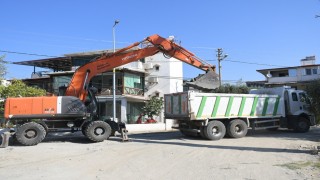 Kuşadasında 12 bin metrekarelik yeni yol çalışması başladı