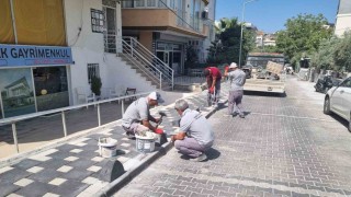 Kuşadasında eskiyen yollar yenileniyor