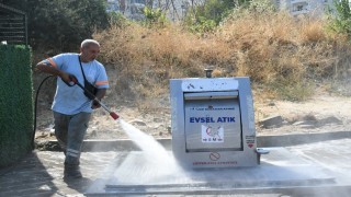 Kuşadasında temizlik mesaisi aralıksız sürüyor