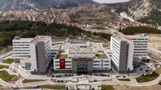 Kütahya Şehir Hastanesinde 76 yaşındaki kanser hastasına genel anestezisiz ameliyat
