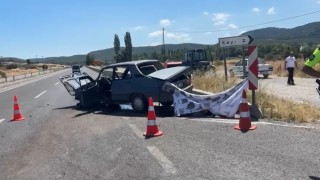 Kütahyada otomobiller çarpıştı: 1 ölü, 4 yaralı