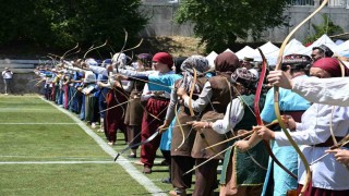 Kütahyada tarihi Ok Meydanında 490 sporcu şampiyonluk için ok atıyor