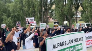 Kuytul taraftarları Erzurumda cezaevi önünde izinsiz gösteri yaptı