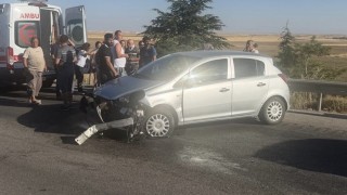 Lastiği patlayan araç bariyerlere girdi: 1i çocuk 3 yaralı