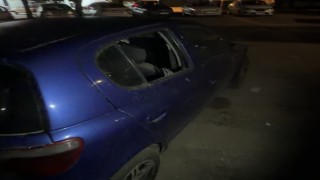 Lüleburgazda gece yarısı araçların camları kaldırım taşıyla kırıldı