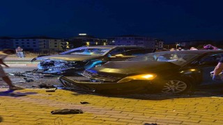 Lüleburgazda otomobil ile SUV araç çarpıştı: 8 yaralı
