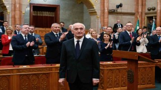 Macaristanda eski Yüksek Mahkeme Başkanı Baka, cumhurbaşkanı seçildi