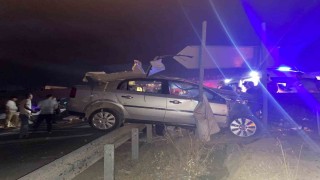Malatyada refüje çarpan otomobilin sürücüsü hayatını kaybetti