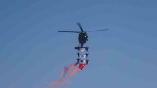 Malazgirtte jandarma helikopterlerinin gösterisi nefes kesti