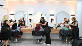 Manisa Emekli Kafede kuaför ve berber hizmeti başladı