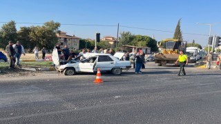 Manisada otomobil ile motosiklet çarpıştı: 4 yaralı