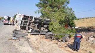 Manisada yolcu otobüsü kamyona çarptı: 1 ölü, 7 yaralı