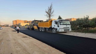 Mardin Büyükşehir Belediyesi Kızıltepede asfalt ve yol düzenleme çalışmalarını sürdürüyor